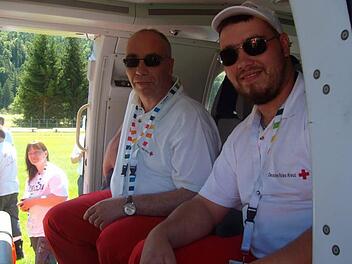 Hartmut Leicht und Maximilian Leicht aus Bad Rodach nahmen im Hubschrauber der Kanzlerin Platz. "Den haben wir und luxuriöser vorgestellt" war die einstimmige Meinung.