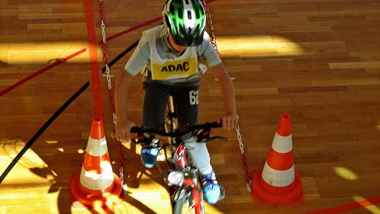 Marius Muth nahm mit weiteren Mitstreitern am ADAC-Jugend-Fahrradturnier teil. Foto: Heinrich Muth