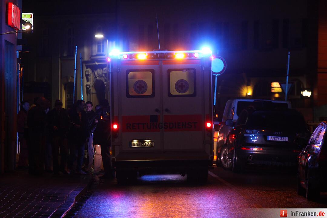 Versuchtes Tötungsdelikt in Ansbach – Opfer verletzt im Krankenhaus - Täter auf der Flucht