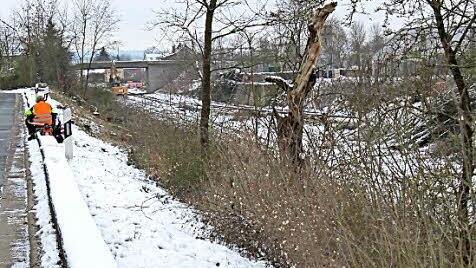 Blick am 18. Januar 2016 von der Straße Untere Watt auf die Bahnlinie