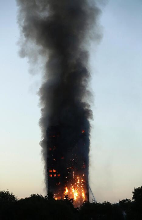 Großbrand in Londoner Hochhaus