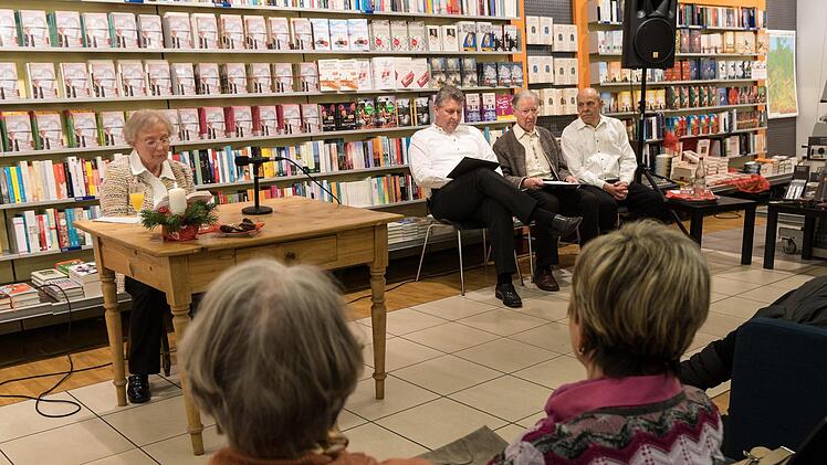 Buchvorstellung von und mit Rettl Motschenbacher in der Bücherei Hübscher. Foto: Wolfram Schmidt