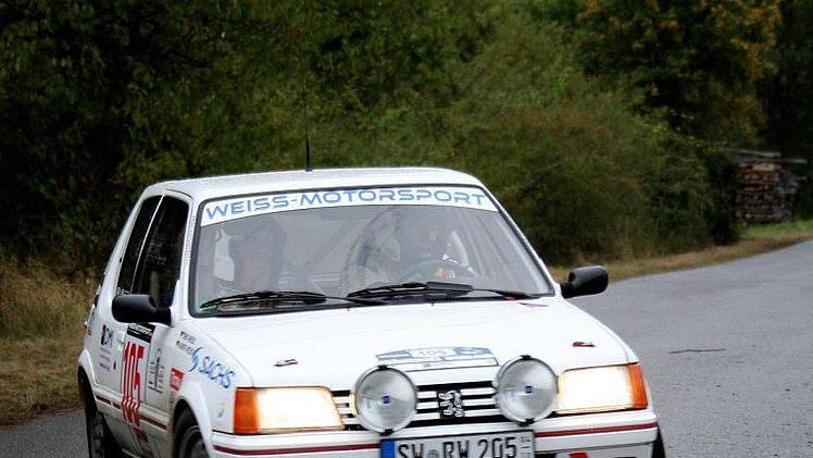 Für Rainer Weiß und Dietmar Seufert im Peugeot 205 GTI war die Weinland-Rallye quasi ein Heimspiel.