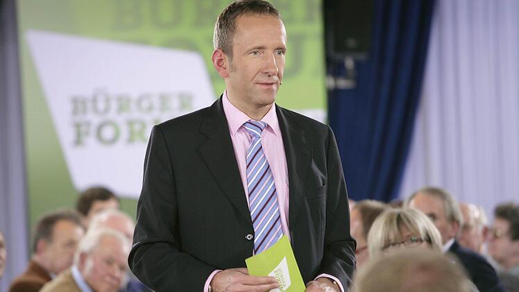 Moderator T. Schöberl  Foto: BR