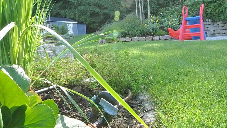 Die Bewässerung im Garten Metz ist fein ausgetüftelt. Die Gestaltung orientiert sich an den Bedürfnissen einer jungen Familie.