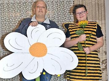 Bei den Probenarbeiten zur Kinderbütt zum Thema "Biene Majas Abenteuer auf der Klatschmohnwiese in Ruotnkerng.  Foto: Karl-Heinz Hofmann