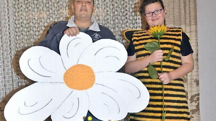 Bei den Probenarbeiten zur Kinderbütt zum Thema "Biene Majas Abenteuer auf der Klatschmohnwiese in Ruotnkerng.  Foto: Karl-Heinz Hofmann