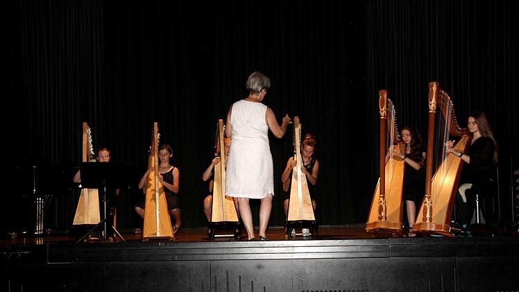 Das Harfenensemble  Foto: Richard Sänger