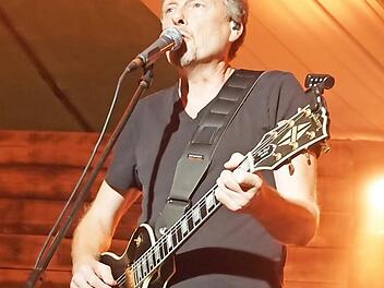 Albert Frey ist für seine moderne Lobpreismusik bekannt. Beim Missio-Camp stand er auf der Bühne mit neuen Songs und mit Klassikern.  Foto: Marion Eckert