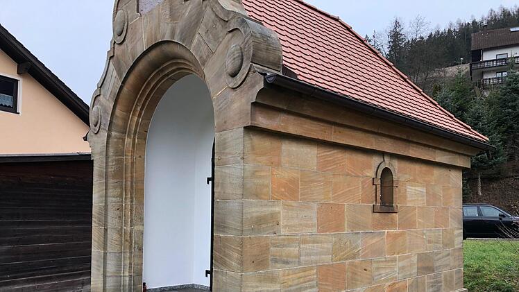 Die Kapelle am Reupoldsberg weist verschiedene Schäden auf und muss durch die Stadt Wallenfels saniert werden.Michael Wunder