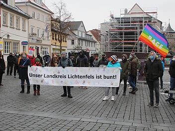 Auch "Lichtenfels ist bunt" zeigte wieder einmal der AfD die Rote Karte. Fotos: Markus Häggberg