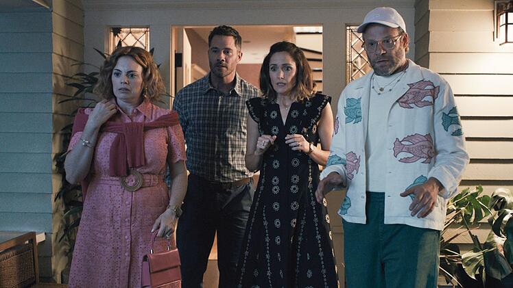 Desaster mit Ansage: Sylvia (Rose Byrne, Dritte von links) und ihr Mann Charlie (Luke Macfarlane, Zweiter von links) laden Will (Seth Rogen) und Jenna (Rachel Rosenbloom) zum Doppel-Date ein. Aber das geht schief.