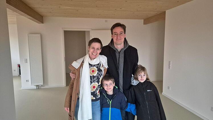 Endlich am Ziel: Familie Daum kann in eine  Genossenschaftswohnung einziehen.