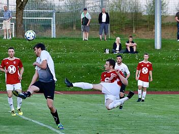Nach Vorarbeit von Paul Füller vollendet Ruslan Zhyvka per Seitfallzieher zum 5:1 für den FC 06 Bad Kissingen.Sebastian Schmitt