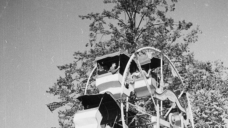 Ein Fahrgeschäft (1953). Foto: Stadtarchiv Kronach