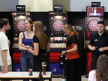 In Bamberg fliegen die Darts: Die sch&ouml;nsten Fotos des Events