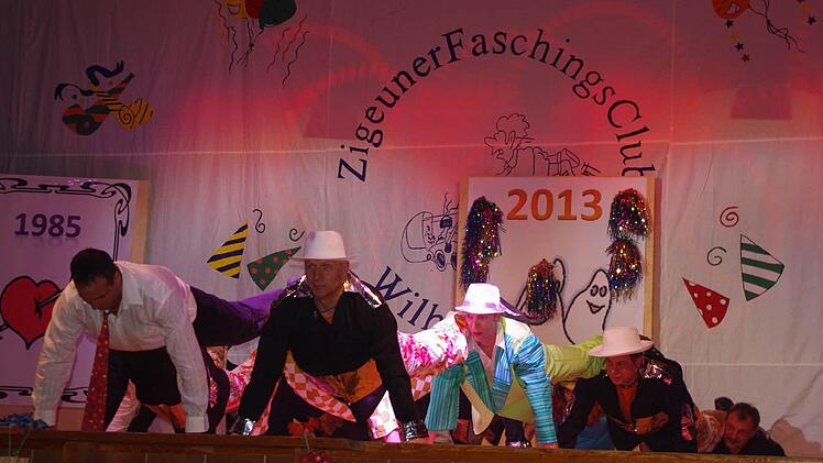 Das Männerballett "bekehrte" Faschingsmuffel Michael.