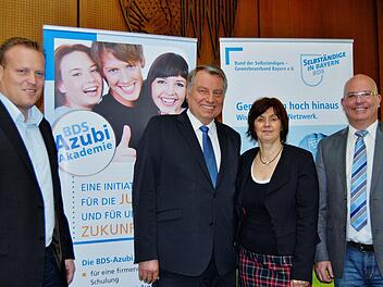 Der Bund der Selbständigen plant mit Unterstützung des Landratsamtes eine Azubi-Akademie in Bad Kissingen; (von links) Frank Bernhard, (Wirtschaftsförderung Landratsamt), BDS-Präsident Ingolf F. Brauner, Kreisvorsitzende Ute Kiesel und Frank Bernard, der BDS-Geschäftsführer für Unterfranken.  Foto: Sigismund von Dobschütz