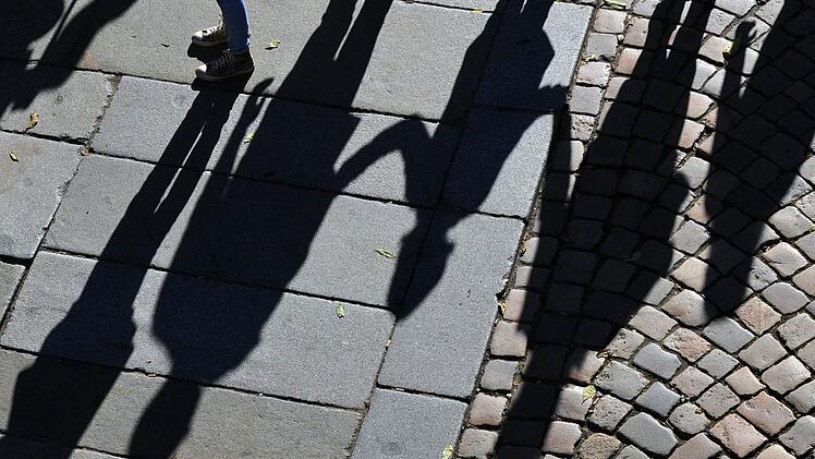 Die Bundesagentur für Arbeit (BA) hat im Jahr 2017 rund 343 Millionen Euro Kindergeld an Konten im Ausland gezahlt.