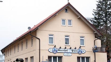 Dasselbe Haus heute: Wie lange sie es noch als Hotel garni führen werden, wissen die Galls selbst nicht. Bisher befindet sich "jeder Zentimeter noch in Privatbesitz", betonen sie im Hinblick auf die Pläne der Landesbaudirektion, anstelle des Hotels einen Bürokomplex zu errichten.