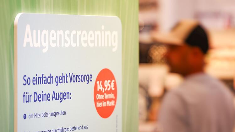 Drogeriemarktkette dm bietet Gesundheitsdienstleistungen an.
