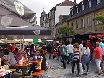 Zahlreiche Menschen nutzten das Wochenende für einen Besuch des Kronacher Stadtfestes. Foto: Heike Schülein