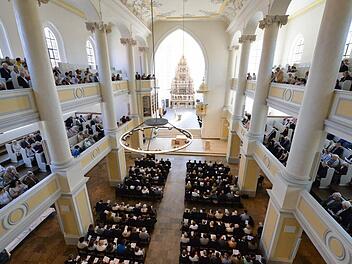 Voll besetzt war die Coburger Morizkirche bei ihrer offiziellen Wiedereröffnung Anfang Mai dieses Jahres. Foto: Ronald Rinklef
