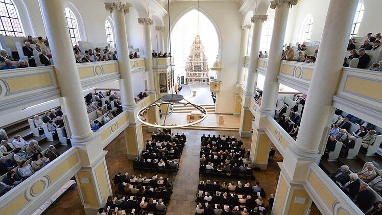 Voll besetzt war die Coburger Morizkirche bei ihrer offiziellen Wiedereröffnung Anfang Mai dieses Jahres. Foto: Ronald Rinklef