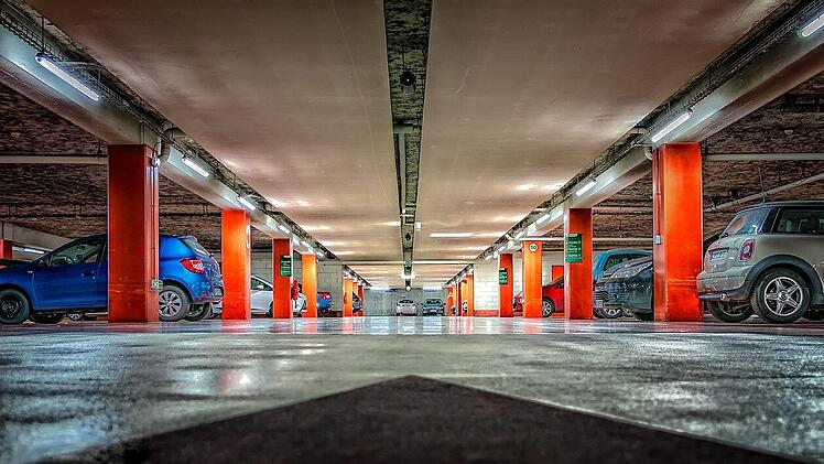 Parken in Würzburg muss nicht teuer sein: Diese neun Parkhäuser sind vergleichsweise günstig.