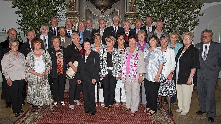 Die Diamantenen Konfirmandinnen und Konfirmanden.  Foto: Klaus Gagel