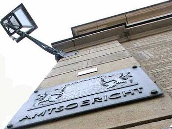 Vor dem Amtsgericht in Haßfurt musste sich eine 23-Jährige wegen einer Pfefferspray-Attacke verantworten. Foto: Archiv