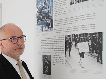 Landgerichtspräsident Anton Lohneis   und Stadtheimatpfleger Hubertus Habel  mahnen. Das Recht am Galgen. Da amüsierte sich der preußische Justizminister Hans Kerrl in einem Referendar-Ausbildungslager sehr.  Carolin Herrmann
