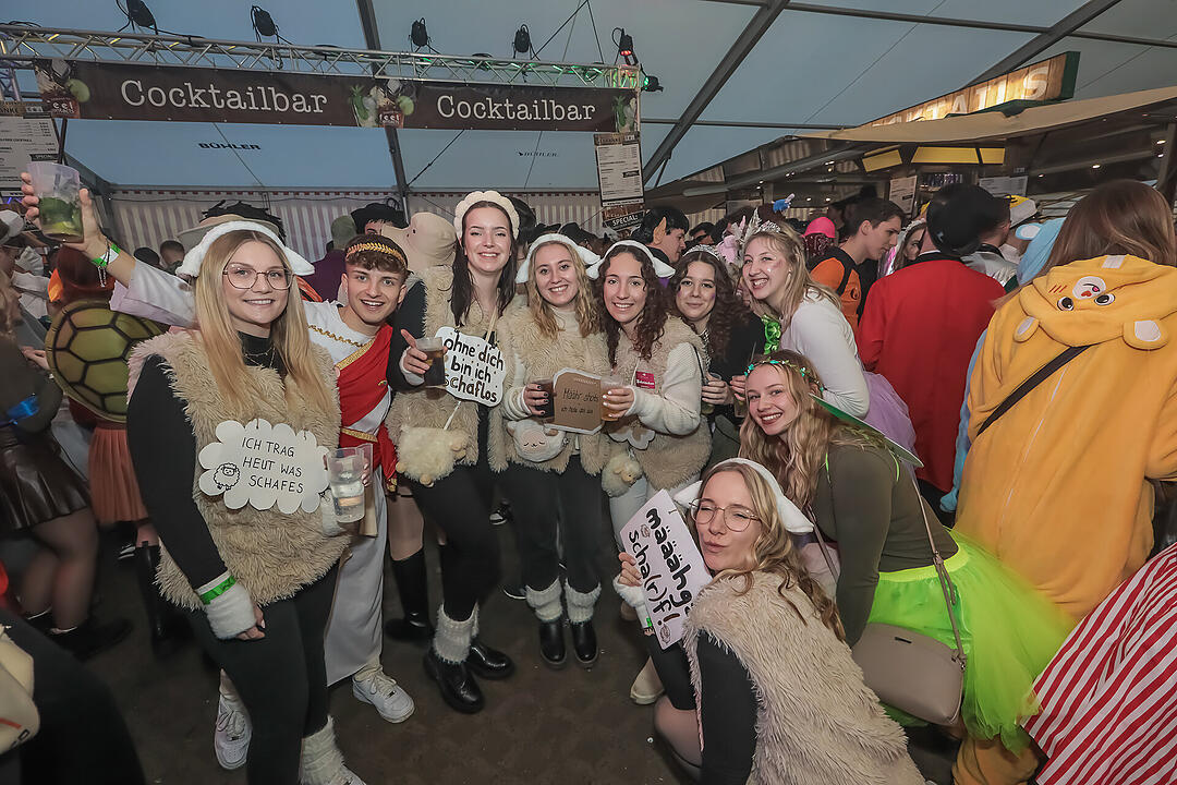 Im großen Festzelt wurde richtig gefeiert!