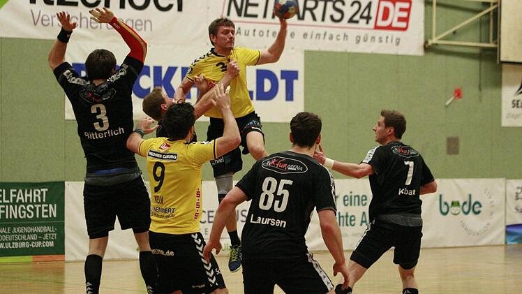 Auch Girts Lilienfelds fehlte in Henstedt die Durchschlagskraft, dennoch reichte es zu einem 27:26-Zittersieg im hohen Norden. Fotos: Iris Bilek