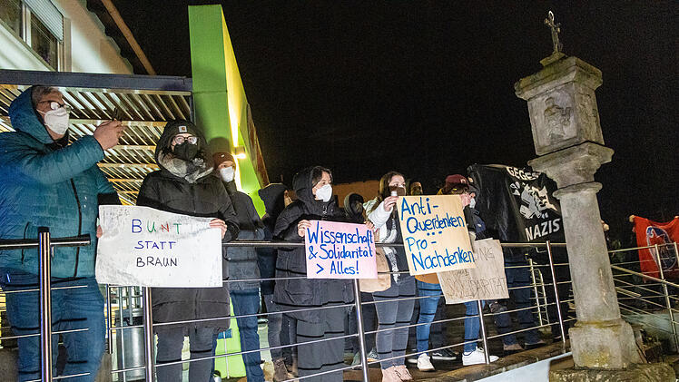 Ebern: Braune Tonnen gegen Rechtsextremismus - Bürgermeister ruft zu Protest bei Demo auf