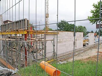 Gute Fortschritte macht der Neubau der Kindertagesstätte. Eine der großen Investitionen im Haushalt, er wird zwei Millionen Euro kosten. Foto: Renate Neubecker