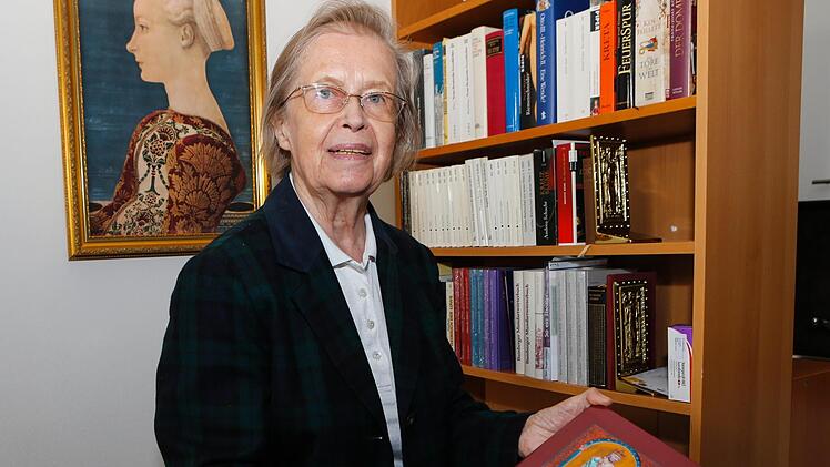 Bücher waren immer die Leidenschaft von Ursula Kruppa. Sie stammt aus einer der Eigentümerfamilien, die die Buchhandlung Hübscher Jahrzehnte führte. Foto: Matthias Hoch