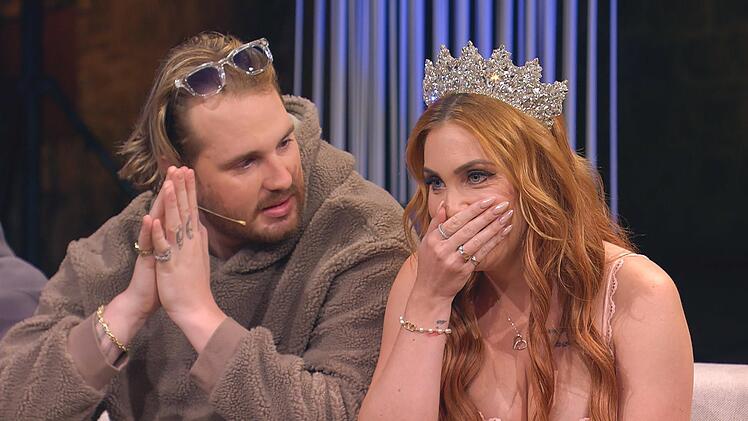 Dennis und Tara sind weiterhin ein Paar.