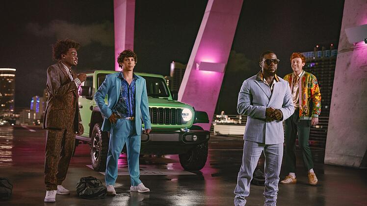 Joes (Kevin Hart, zweiter von rechts) Karriere ist am Scheideweg. Eine Trendwende erhofft sich der Angestellte dank eines Zufalls: Unversehens wird er in den Gruppenchat einiger Mittzwanziger aufgenommen. In deren Gesellschaft geht es im Netflix-Film "72 Hours" auf einen dreit&auml;gigen Junggesellenabschied - "Hangover" l&auml;sst gr&uuml;&szlig;en!