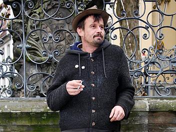 Trotz aller Kritik gibt er sich ganz entspannt am Gabelmann in der Fußgängerzone: Moritz Rabe  Foto: Matthias Hoch