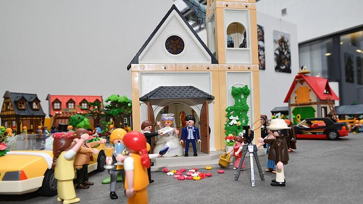 Weil sich das perfekte Dorf in Franken nicht so leicht finden lässt, haben wir es aus Playmobil selbst gebaut.