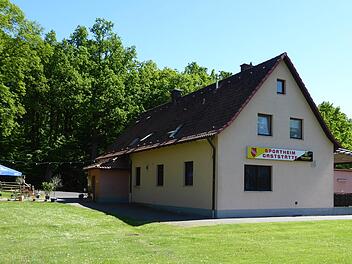 Die Waldsportgaststätte "Akropolis", das Vereinsheim des TSV Ebenhausen, ist vor 50 Jahren eröffnet worden.  Das Jubiläum wird jetzt mit der Eröffnung der Biergartensaison am Vatertag gefeiert. Foto Elisabeth Mehn