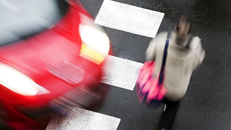 Der Autofahrer beging nach dem Unfall Fahrerflucht. Symbolfoto: GDM photo and video/Adobe Stock