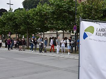 Die Impfaktion war ein großer Erfolg. Die Leute standen am Eku-Platz Schlange.