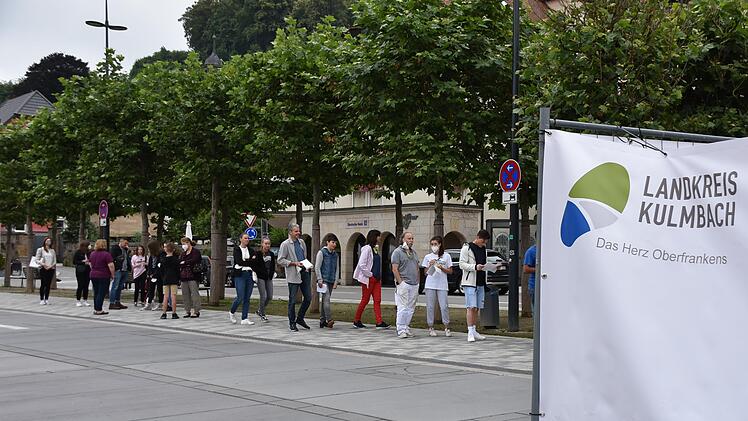 Die Impfaktion war ein großer Erfolg. Die Leute standen am Eku-Platz Schlange.