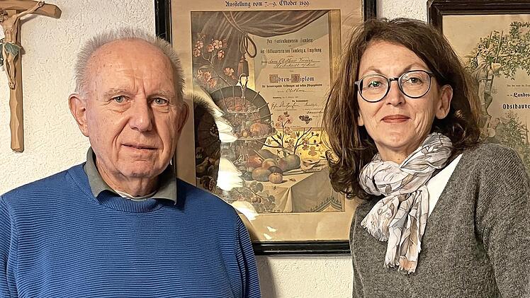 Herbert Lawrenz übergibt an Heike Schulz.