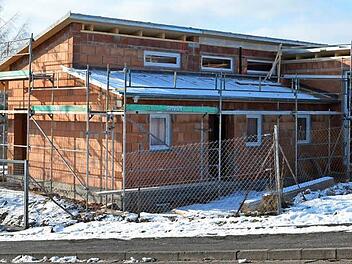 Der Umbau des Versorgungsgeb&auml;udes am Freibad geht z&uuml;gig voran. Foto: Isolde Krapf
