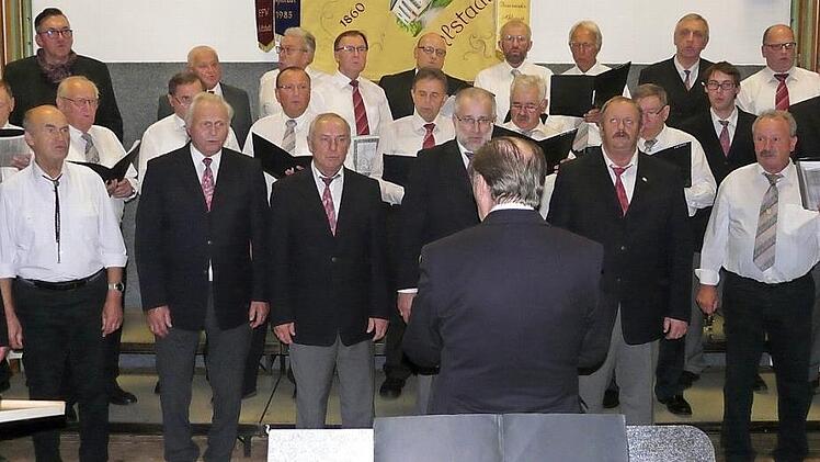 Die Einheit funktionierte auch hier: Sänger aus allen Chören sangen gemeinsam.  Foto: Karin Günther
