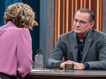 Caren Miosga wollte mit AfD-Chef Tino Chrupalla &uuml;ber US-Pr&auml;sident Donald Trump sprechen.