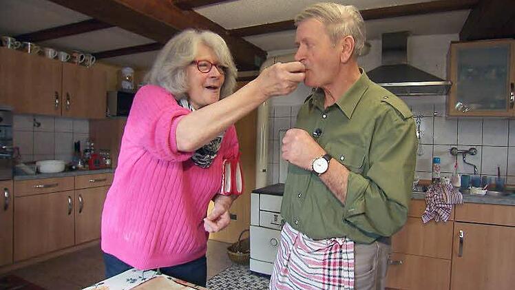 Lou ist bei Karlheinz eingezogen. Foto: RTL